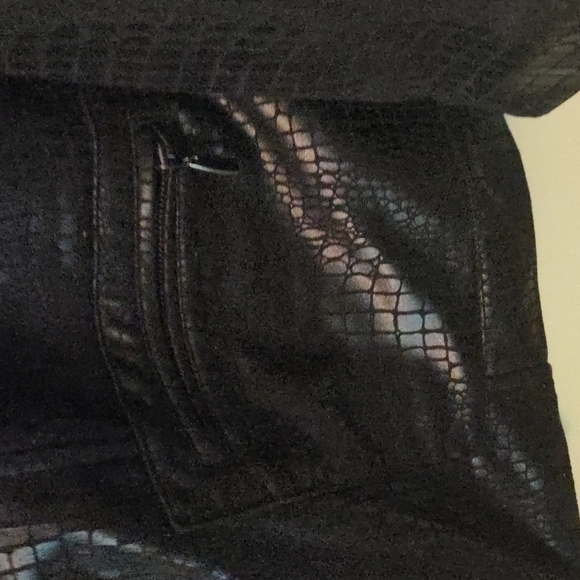 Elementz Woman's Black Jacket, 1X - Picture 10 of 15